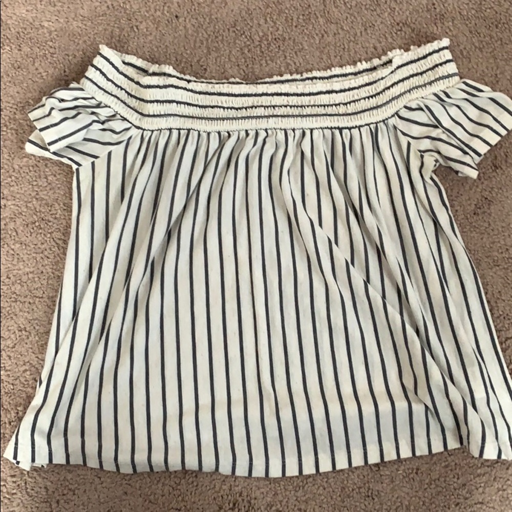 American Eagle off the shoulder top!